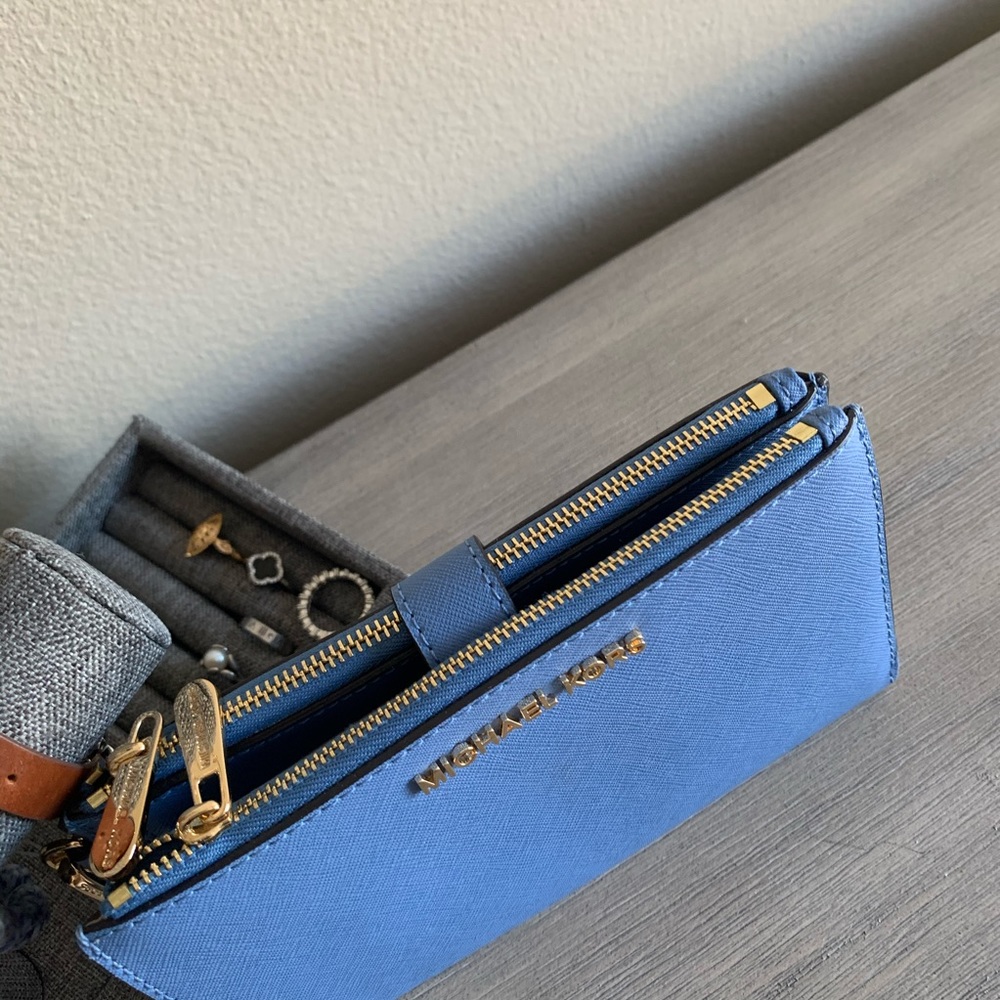 Michael Kors wristlet - Picture 6 of 7